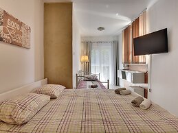 Quaint Holiday Home in Liznjan With Pool