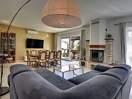 Quaint Holiday Home in Liznjan With Pool