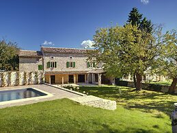 Spacious Holiday Home in Svetvincenat With Pool