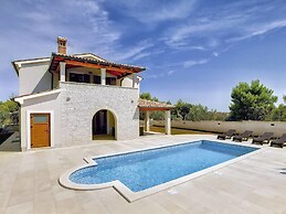 Detached Villa With Swimming Pool in the South of Istria Near the Sea