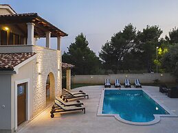 Detached Villa With Swimming Pool in the South of Istria Near the Sea