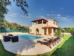 Detached Villa With Swimming Pool in the South of Istria Near the Sea