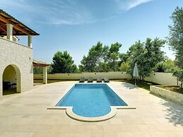 Detached Villa With Swimming Pool in the South of Istria Near the Sea