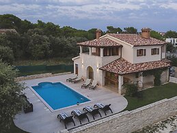 Detached Villa With Swimming Pool in the South of Istria Near the Sea