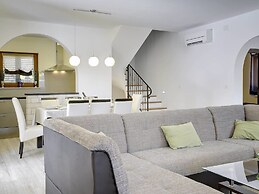 Detached Villa With Swimming Pool in the South of Istria Near the Sea