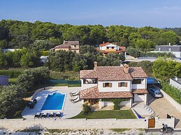 Detached Villa With Swimming Pool in the South of Istria Near the Sea