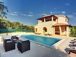 Detached Villa With Swimming Pool in the South of Istria Near the Sea