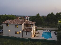 Detached Villa With Swimming Pool in the South of Istria Near the Sea