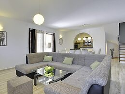 Detached Villa With Swimming Pool in the South of Istria Near the Sea