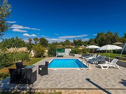 Holiday Home in Egotici With Pool