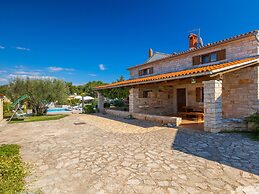 Holiday Home in Egotici With Pool