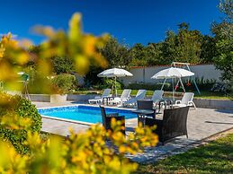 Holiday Home in Egotici With Pool