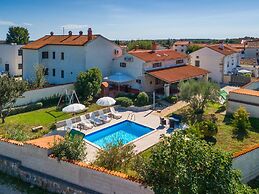 Holiday Home in Egotici With Pool