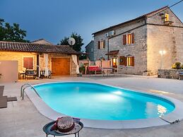 Typical Istrian Villa Casa Smolica With Pool