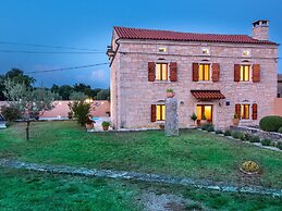 Typical Istrian Villa Casa Smolica With Pool