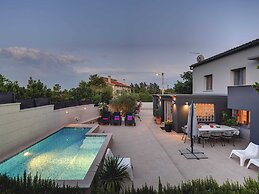 Holiday Home in Liznjan With Private Pool