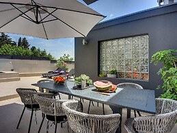 Holiday Home in Liznjan With Private Pool