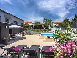 Holiday Home in Ližnjan With Private Pool