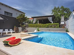 Holiday Home in Liznjan With Private Pool