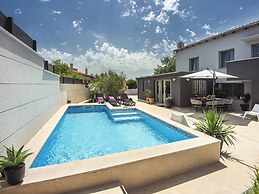 Holiday Home in Liznjan With Private Pool