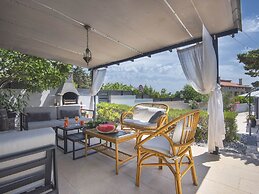 Holiday Home in Liznjan With Private Pool