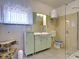 Quaint Apartment With Garden in Medulin