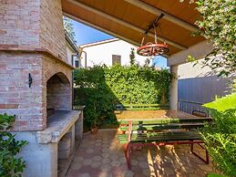 Quaint Apartment With Garden in Medulin
