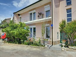 Quaint Apartment With Garden in Medulin