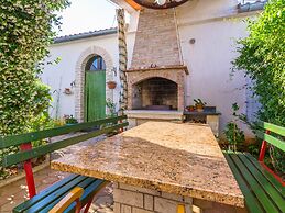 Quaint Apartment With Garden in Medulin