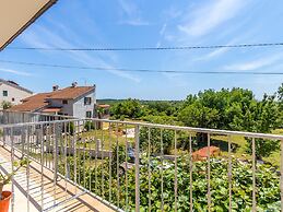 Quaint Apartment With Garden in Medulin