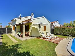 Detached Holiday House With Private Pool Only Near the Beach