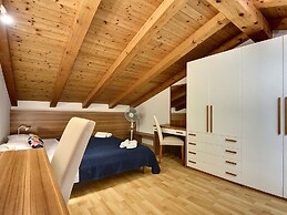 Detached Holiday House With Private Pool Only Near the Beach