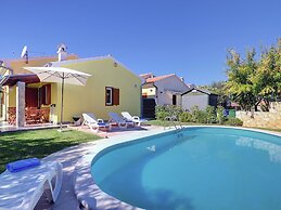 Detached Holiday House With Private Pool Only Near the Beach