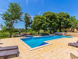 Modern Apartment in Pula With Swimming Pool