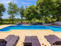 Modern Apartment in Pula With Swimming Pool