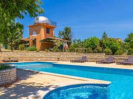 Peaceful Apartment in Pula With Swimming Pool