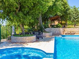 Peaceful Apartment in Pula With Swimming Pool