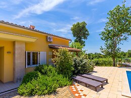 Peaceful Apartment in Pula With Swimming Pool
