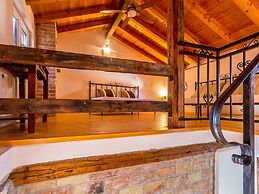 Rustic Holiday Home With Private Pool in the Center of Medulin Near th