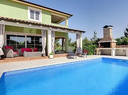 Detached Villa With Swimming Pool in the East of Istria Near the Sea