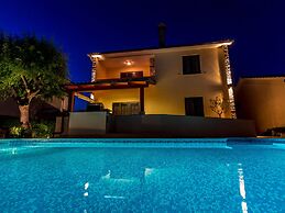 Holiday Home in Pula With Pool