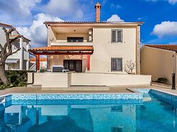 Holiday Home in Pula With Pool