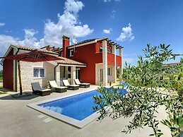 Modern Holiday Home With Pool in Bratulici