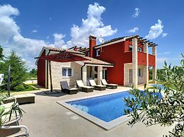 Modern Holiday Home With Pool in Bratulici
