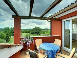 Modern Holiday Home With Pool in Bratulici