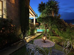 Belvilla by OYO Font