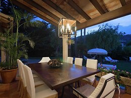 Belvilla by OYO Font