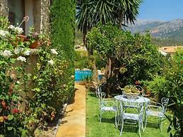 Belvilla by OYO Font