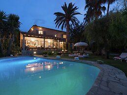 Belvilla by OYO Font