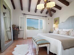 Belvilla by OYO Font